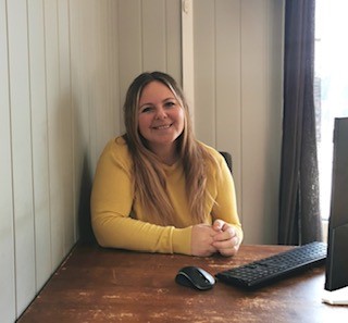 Jeanett Topland Vereide har allerede funnet seg til rette på sitt kontor på Sørlandets Travpark.