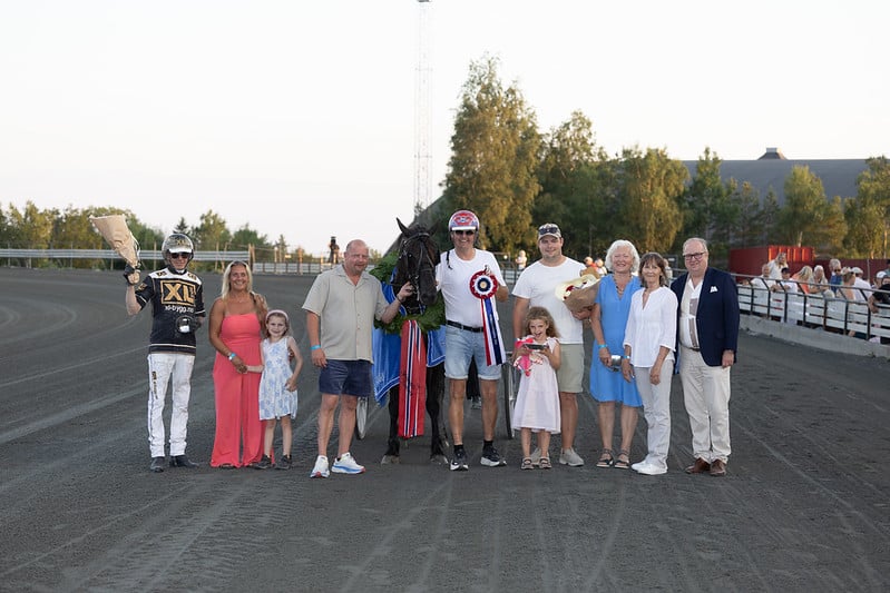 Tiras Perla seremoni.jpg